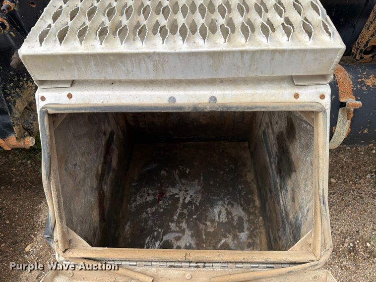 image for item FK0242 2008 Freightliner FLD120 semi truck