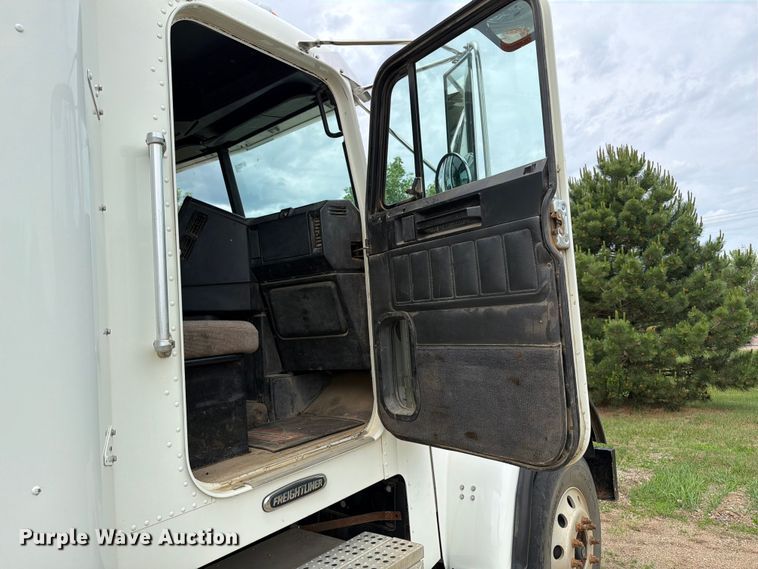 image for item FK0242 2008 Freightliner FLD120 semi truck
