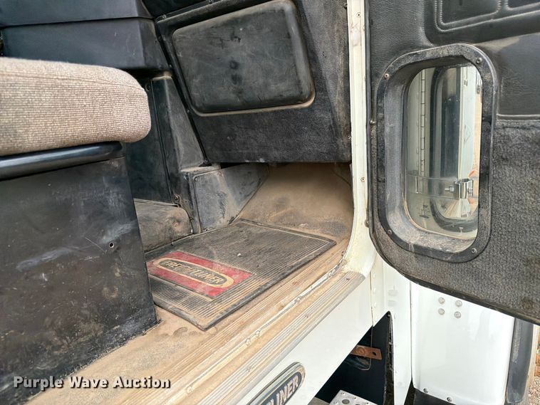 image for item FK0242 2008 Freightliner FLD120 semi truck