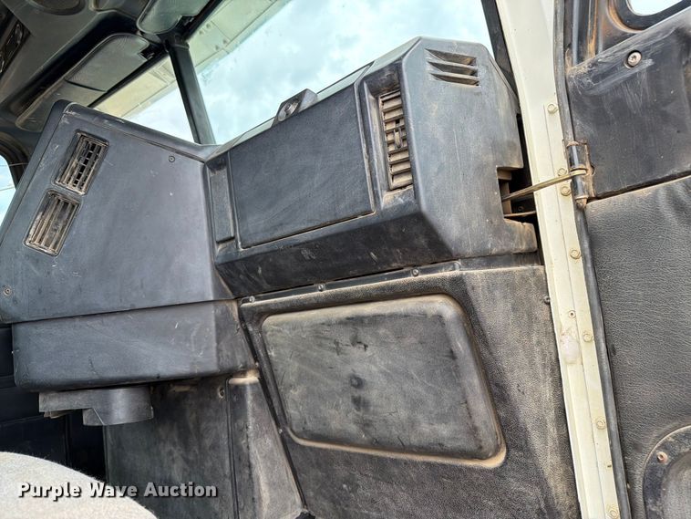 image for item FK0242 2008 Freightliner FLD120 semi truck