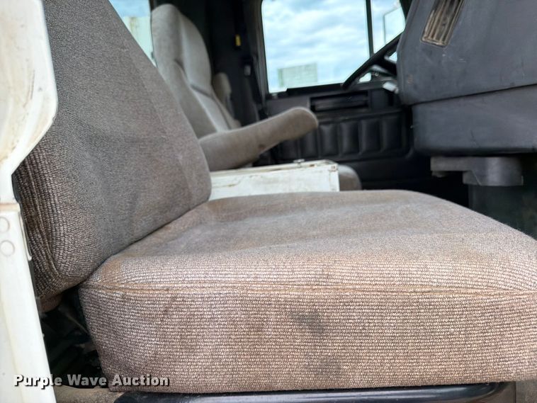 image for item FK0242 2008 Freightliner FLD120 semi truck