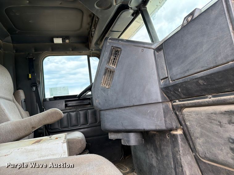 image for item FK0242 2008 Freightliner FLD120 semi truck