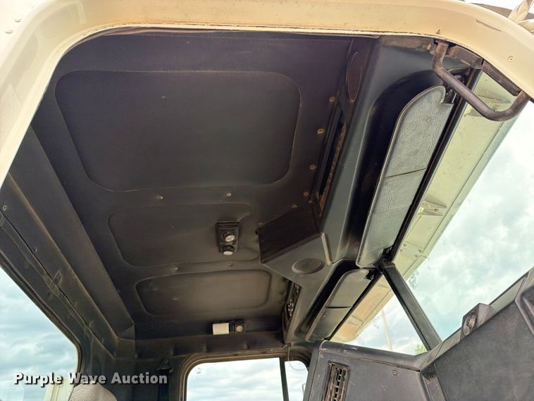 image for item FK0242 2008 Freightliner FLD120 semi truck