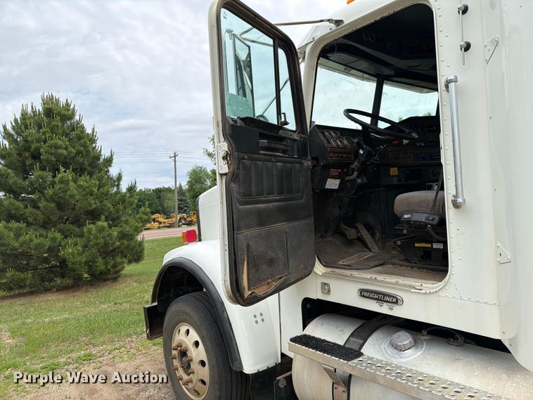 image for item FK0242 2008 Freightliner FLD120 semi truck