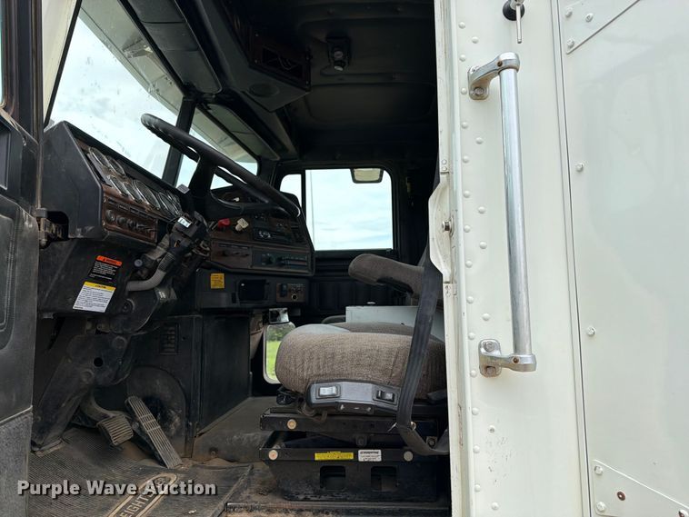 image for item FK0242 2008 Freightliner FLD120 semi truck