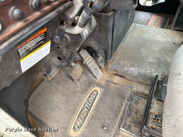 image for item FK0242 2008 Freightliner FLD120 semi truck