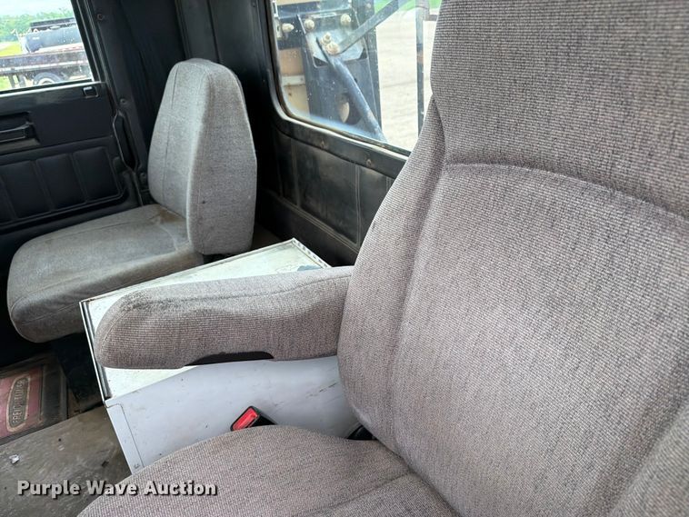 image for item FK0242 2008 Freightliner FLD120 semi truck