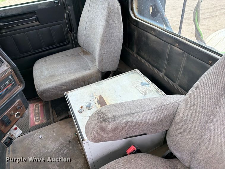 image for item FK0242 2008 Freightliner FLD120 semi truck