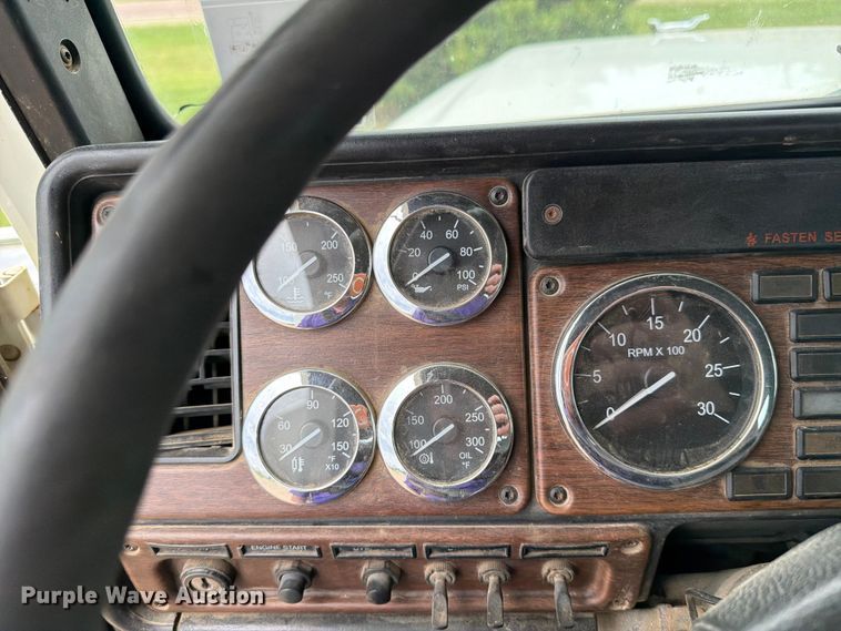 image for item FK0242 2008 Freightliner FLD120 semi truck
