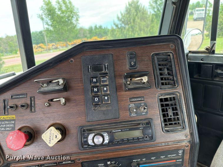 image for item FK0242 2008 Freightliner FLD120 semi truck
