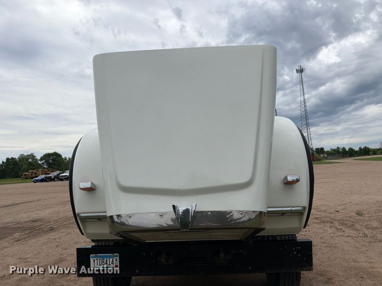 image for item FK0242 2008 Freightliner FLD120 semi truck