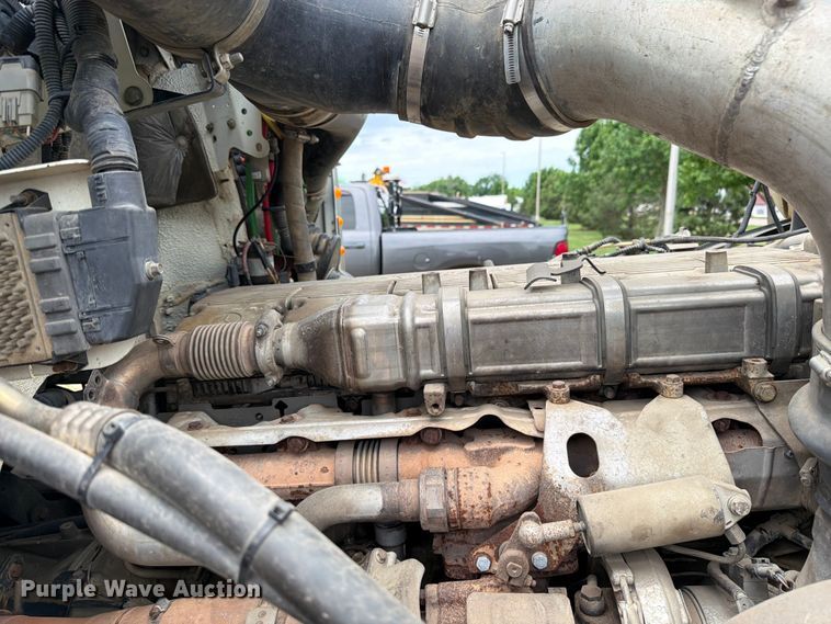 image for item FK0242 2008 Freightliner FLD120 semi truck