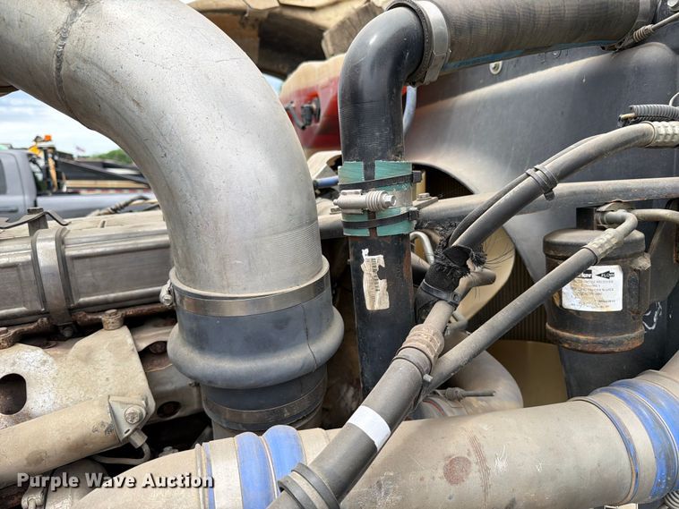 image for item FK0242 2008 Freightliner FLD120 semi truck