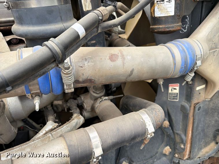 image for item FK0242 2008 Freightliner FLD120 semi truck