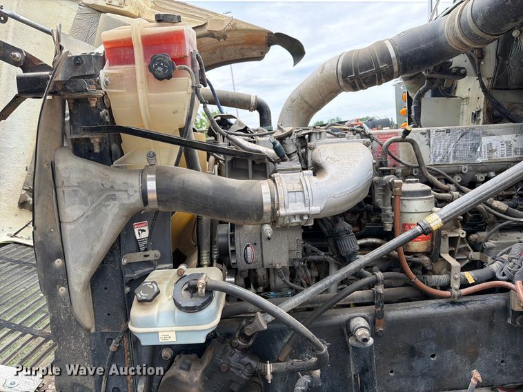 image for item FK0242 2008 Freightliner FLD120 semi truck