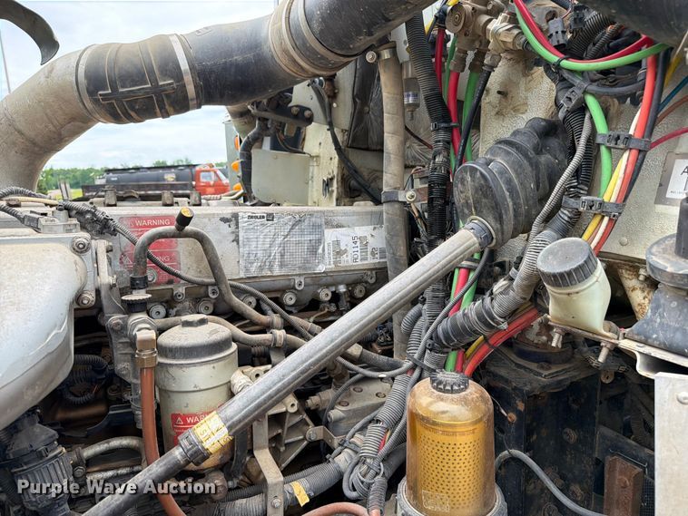 image for item FK0242 2008 Freightliner FLD120 semi truck