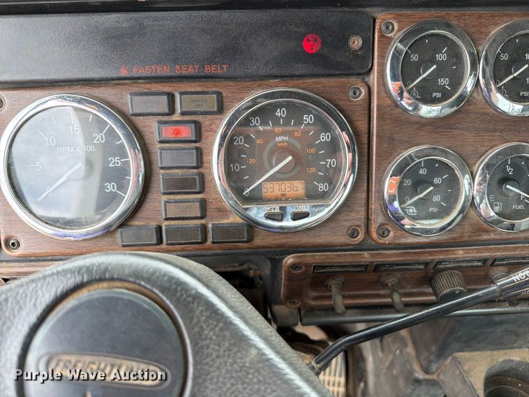 image for item FK0242 2008 Freightliner FLD120 semi truck