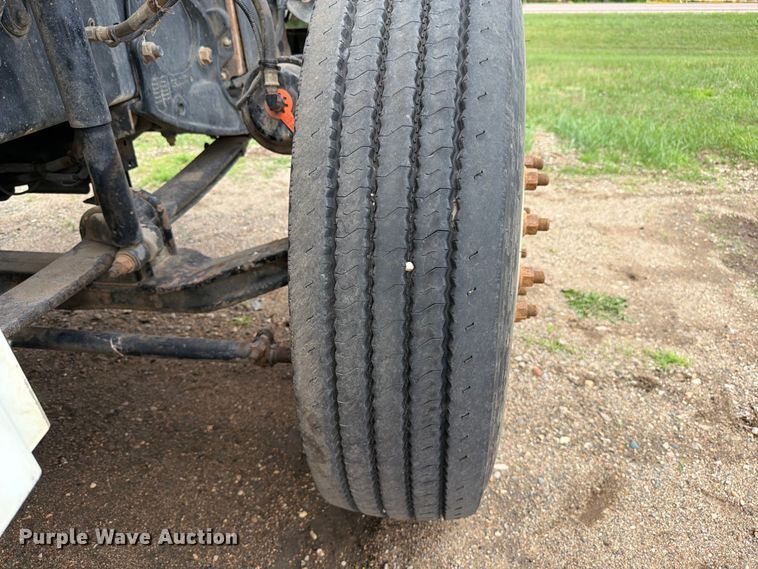 image for item FK0242 2008 Freightliner FLD120 semi truck