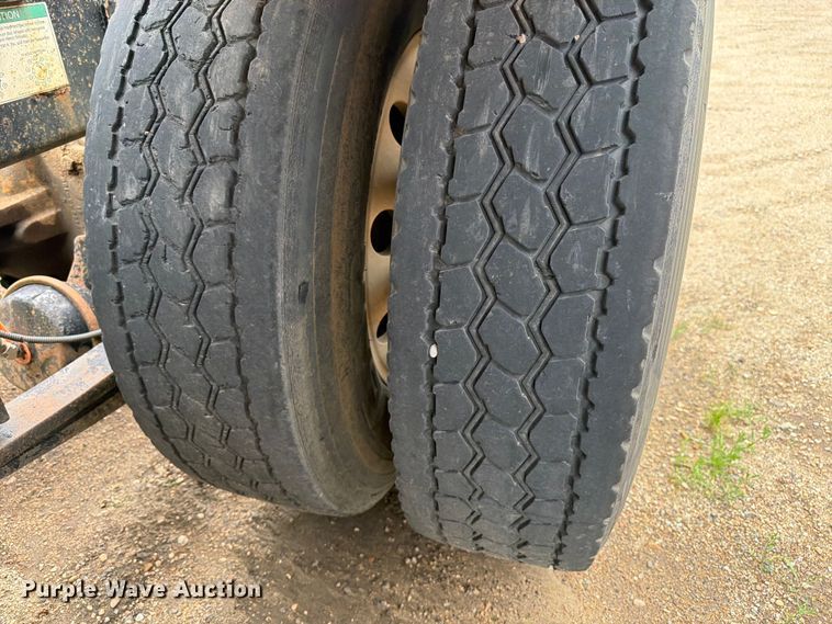 image for item FK0242 2008 Freightliner FLD120 semi truck