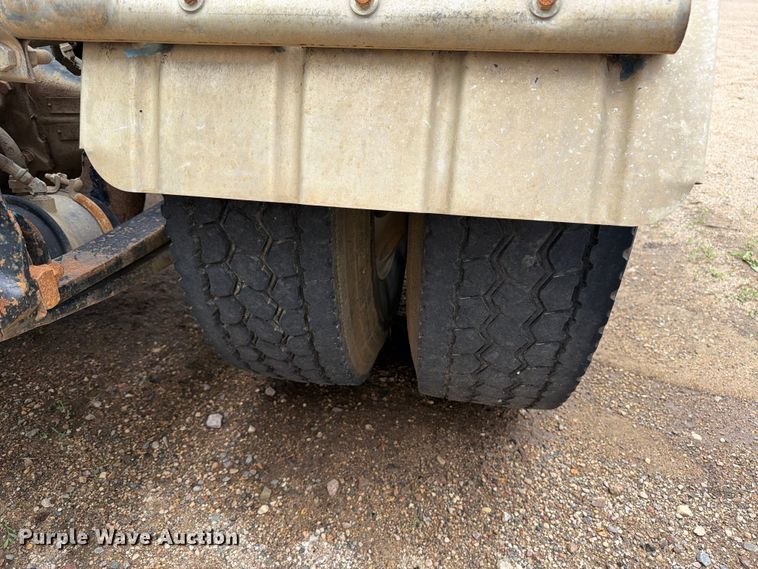 image for item FK0242 2008 Freightliner FLD120 semi truck