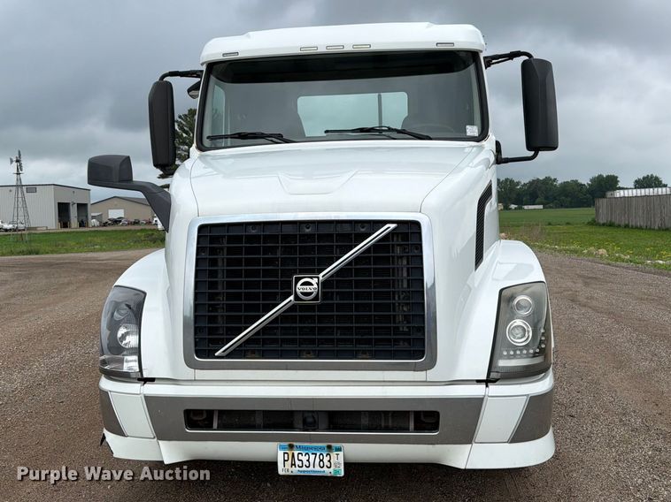 image for item FK0246 2014 Volvo VNL semi truck