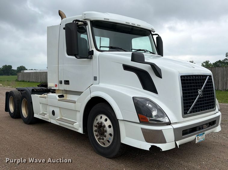 image for item FK0246 2014 Volvo VNL semi truck