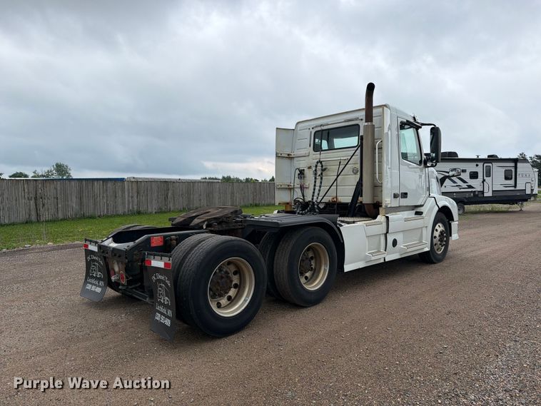 image for item FK0246 2014 Volvo VNL semi truck