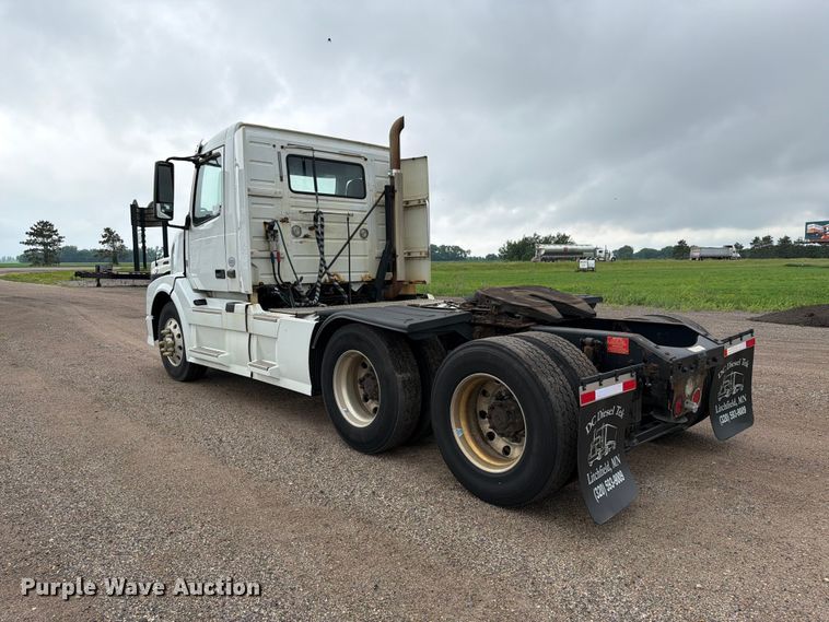 image for item FK0246 2014 Volvo VNL semi truck