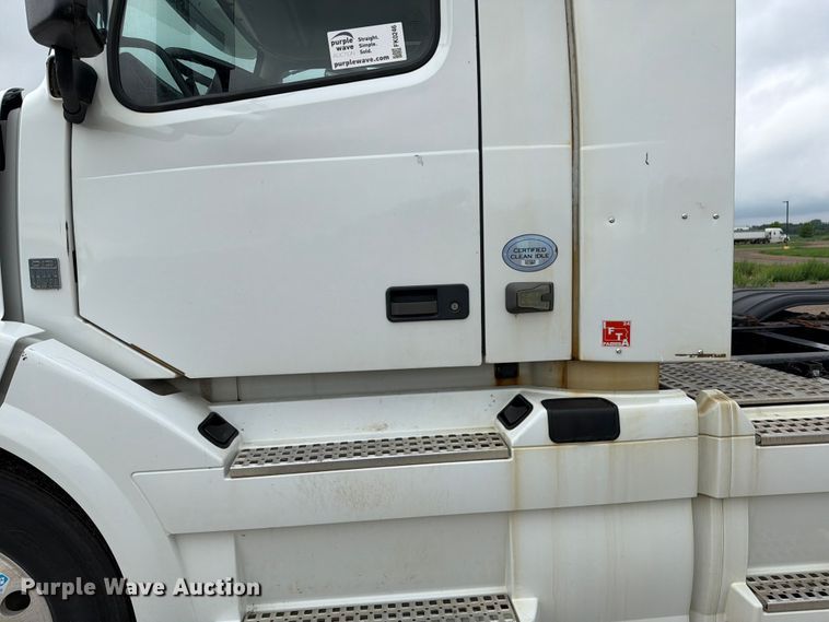 image for item FK0246 2014 Volvo VNL semi truck