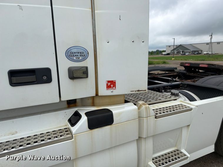 image for item FK0246 2014 Volvo VNL semi truck
