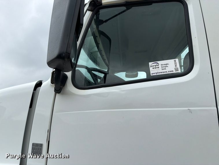 image for item FK0246 2014 Volvo VNL semi truck