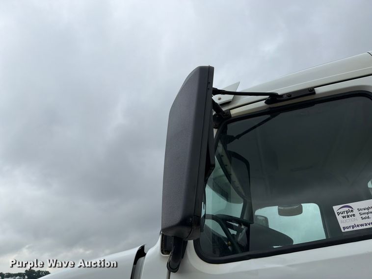 image for item FK0246 2014 Volvo VNL semi truck