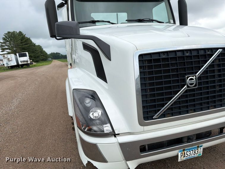 image for item FK0246 2014 Volvo VNL semi truck