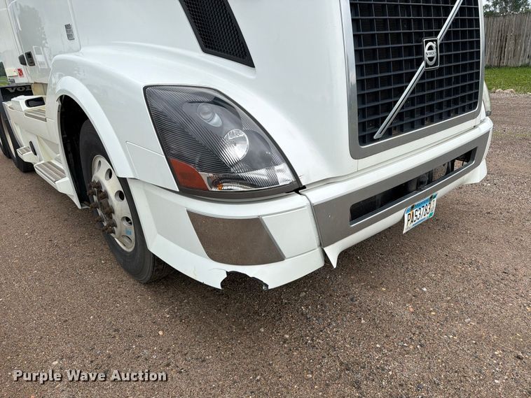 image for item FK0246 2014 Volvo VNL semi truck