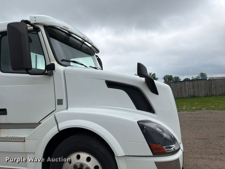 image for item FK0246 2014 Volvo VNL semi truck