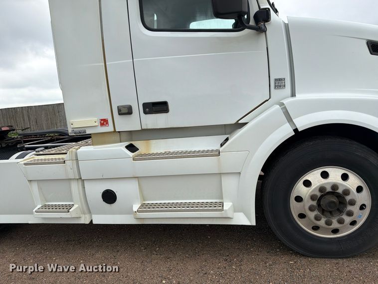 image for item FK0246 2014 Volvo VNL semi truck
