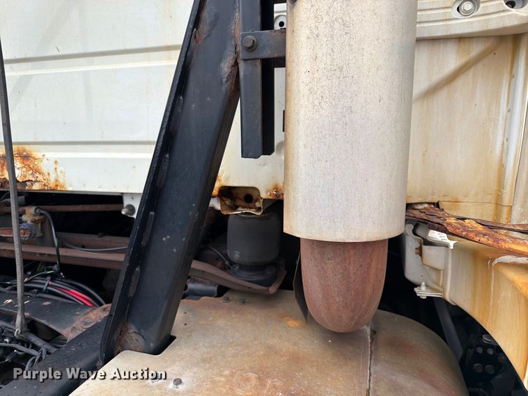 image for item FK0246 2014 Volvo VNL semi truck