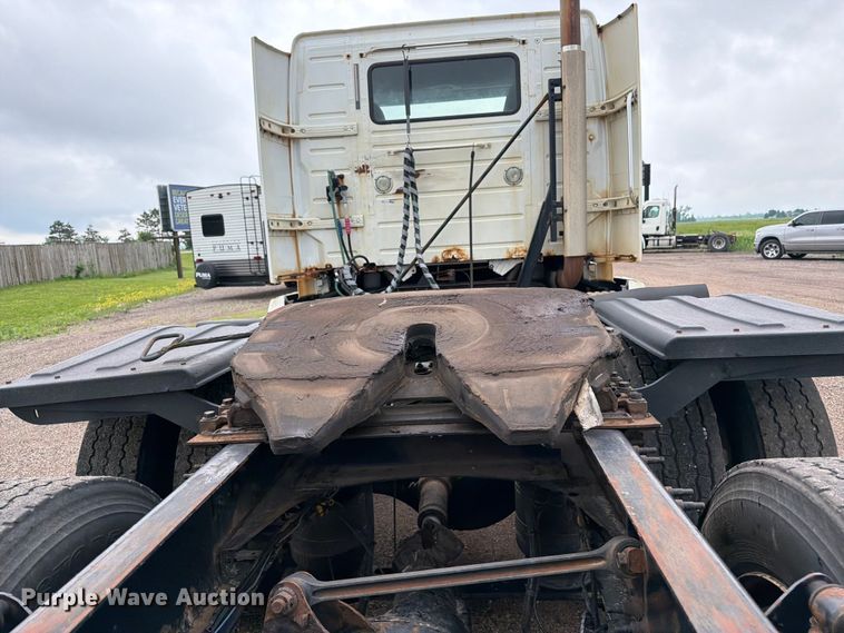 image for item FK0246 2014 Volvo VNL semi truck