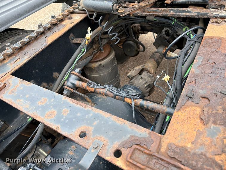 image for item FK0246 2014 Volvo VNL semi truck