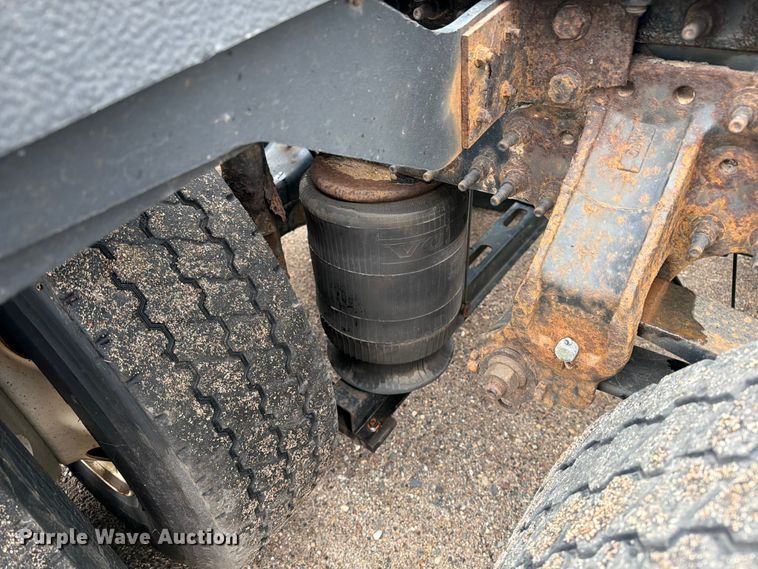 image for item FK0246 2014 Volvo VNL semi truck