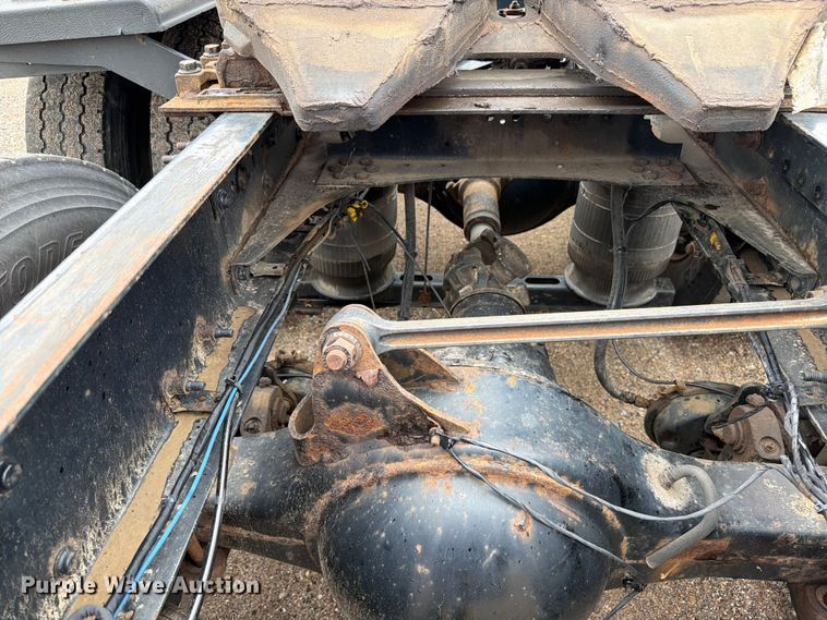 image for item FK0246 2014 Volvo VNL semi truck