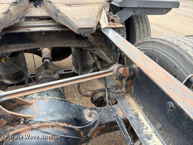 image for item FK0246 2014 Volvo VNL semi truck