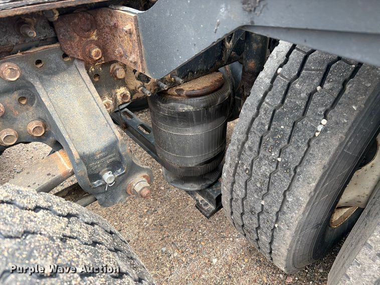 image for item FK0246 2014 Volvo VNL semi truck