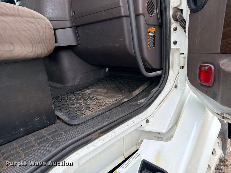 image for item FK0246 2014 Volvo VNL semi truck
