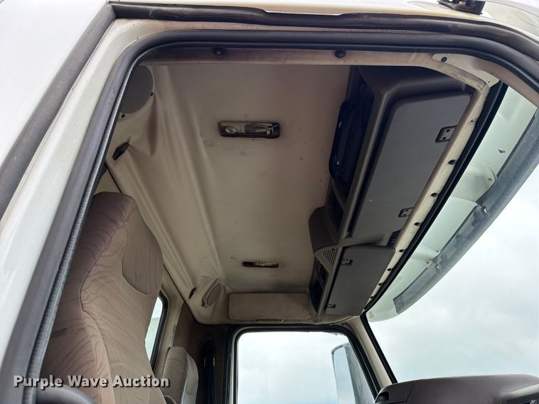 image for item FK0246 2014 Volvo VNL semi truck
