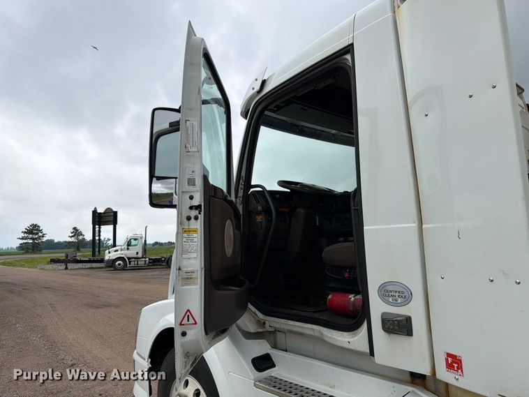 image for item FK0246 2014 Volvo VNL semi truck