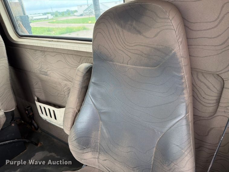image for item FK0246 2014 Volvo VNL semi truck