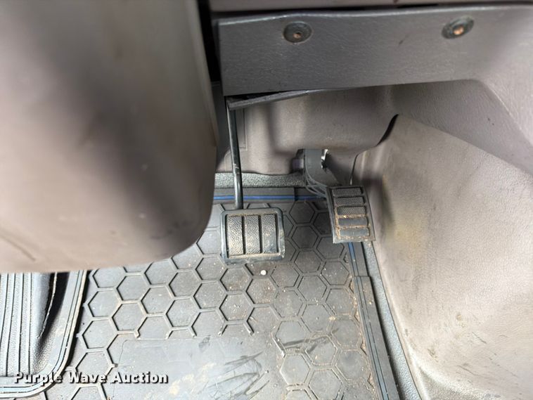 image for item FK0246 2014 Volvo VNL semi truck