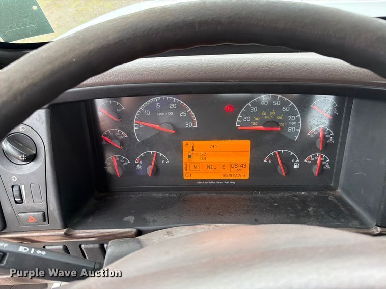 image for item FK0246 2014 Volvo VNL semi truck