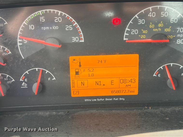 image for item FK0246 2014 Volvo VNL semi truck